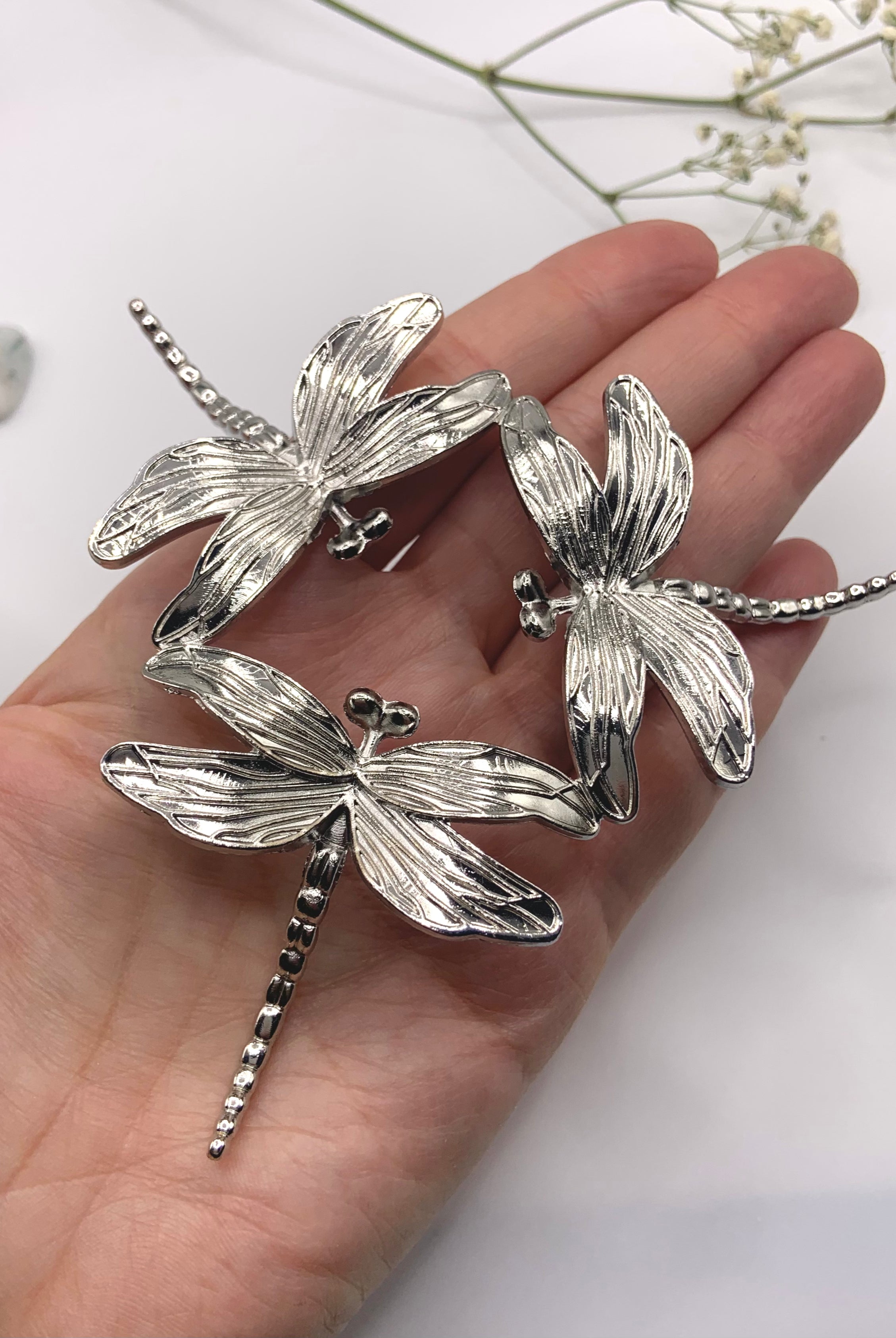 The larger sphere stand option shown on my hand for scale