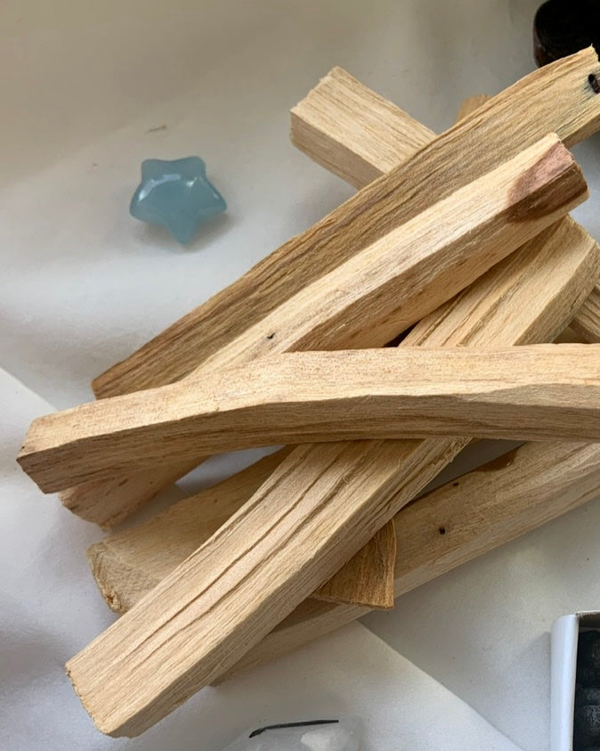 Loose Palo Santo sticks with aquamarine star crystal β natural incense for cleansing, purification, and crystal rituals
