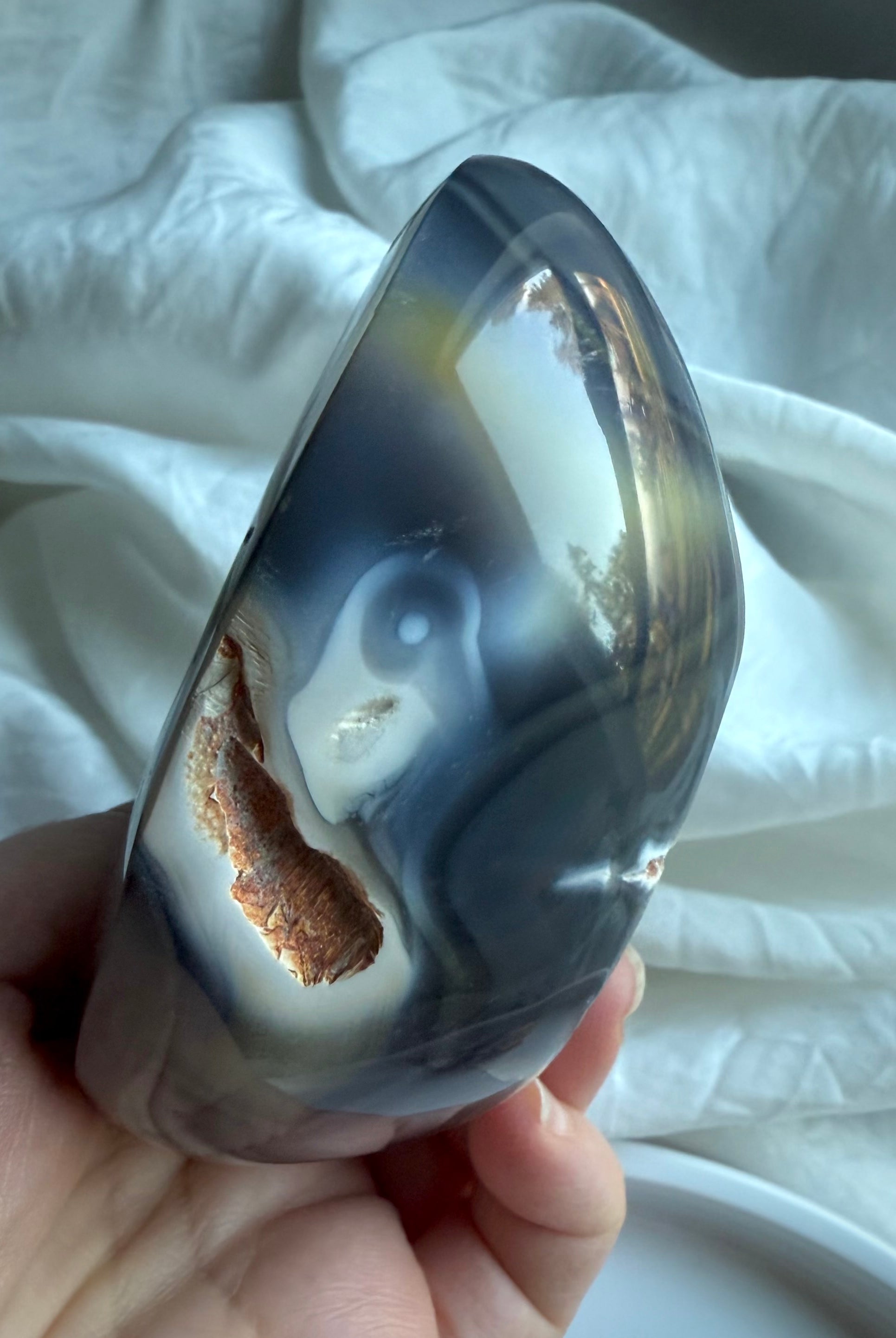 Orca Agate bowl with swirling white agate patterns and druzy inclusions — hand-carved crystal dish for altar offerings, grounding, and emotional clarity.