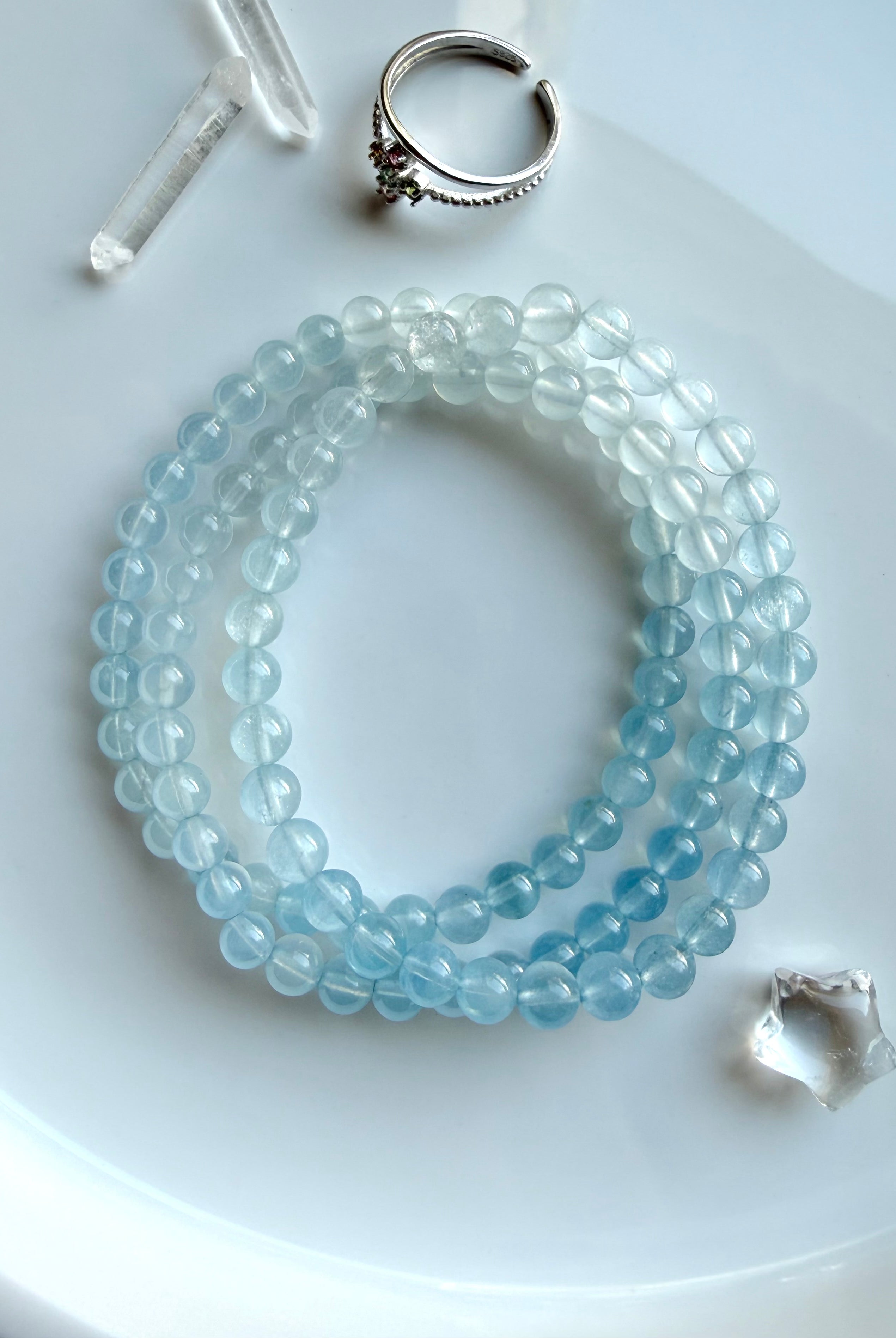 Aquamarine ombré gemstone bracelet – March birthstone crystal bracelet with luminous blue beads