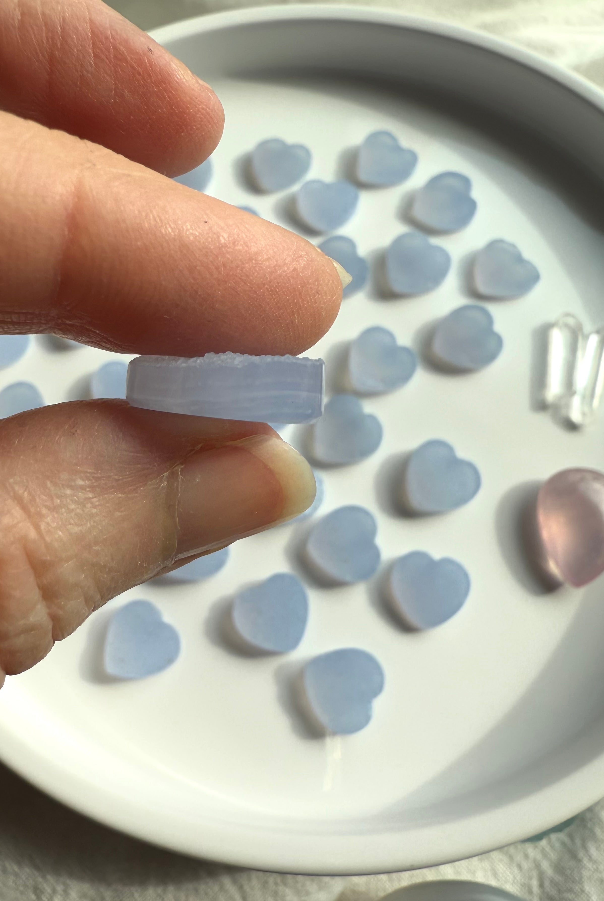 See the layers of blue lace agate from the side