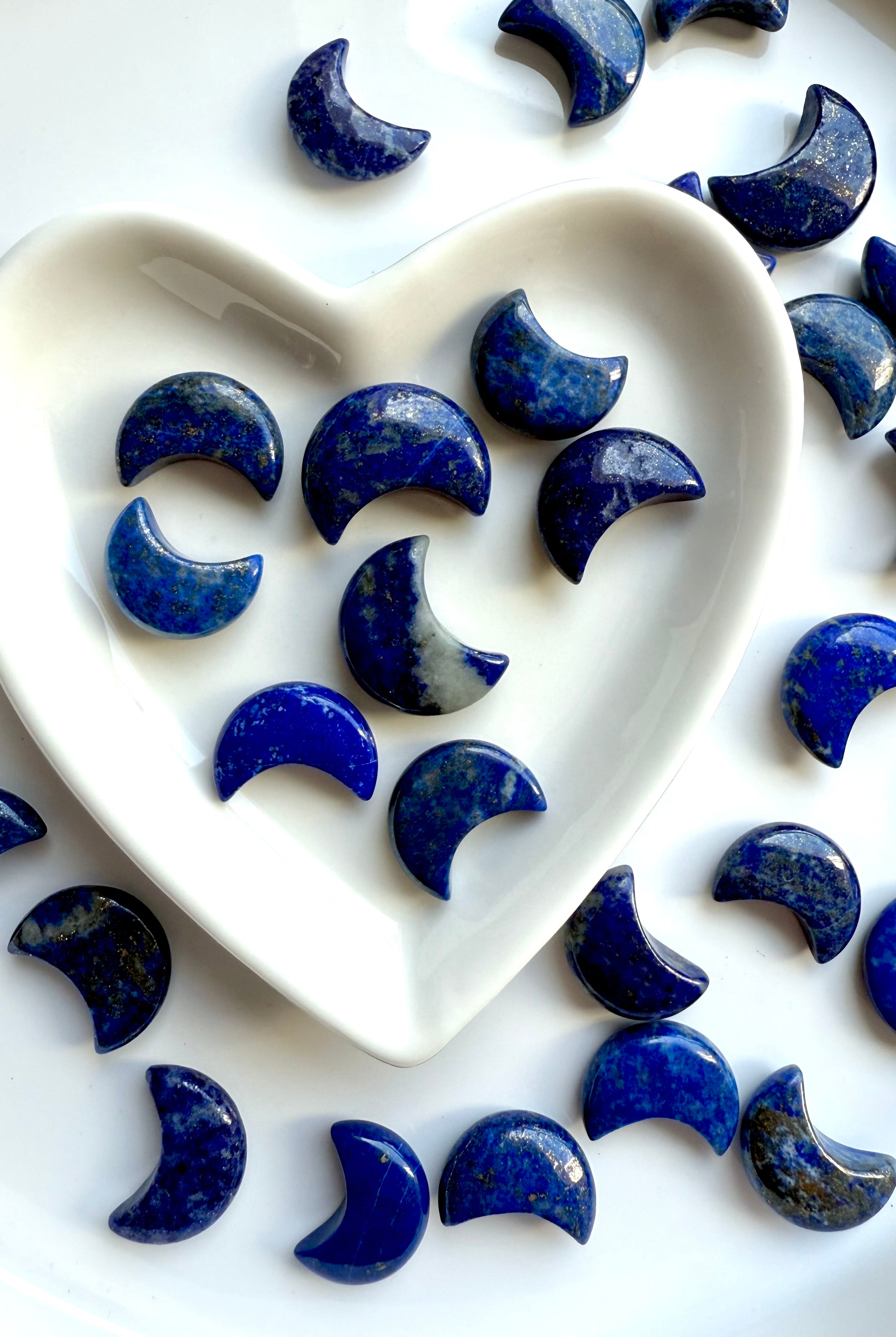 Lapis Lazuli mini moon carvings – crystal for intuition & spiritual clarity in a white heart bowl