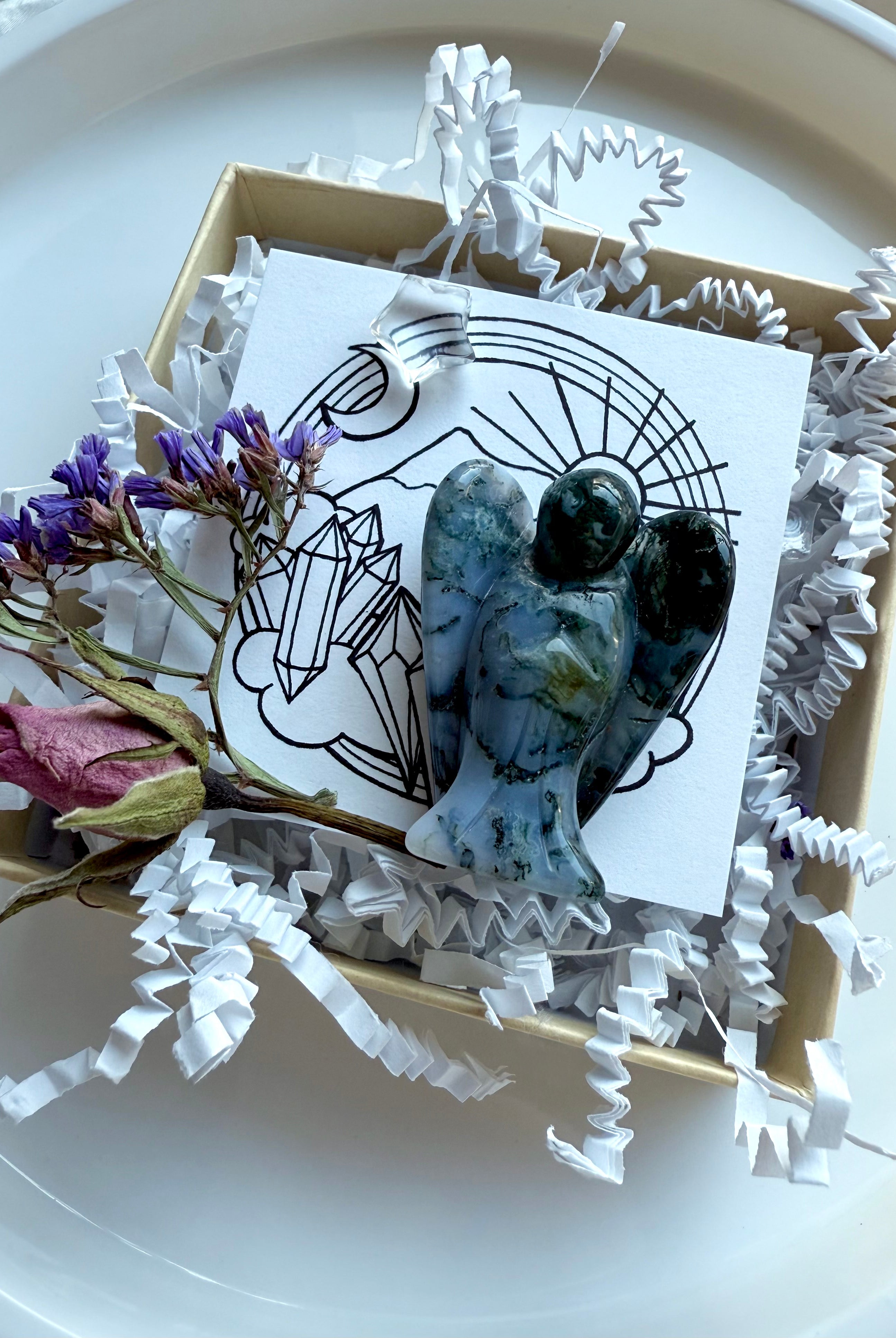 Healing Crystal Gift Set featuring Moss Agate Angel figurine, Clear Quartz star, and dried flower bouquet – altar décor and spiritual gift