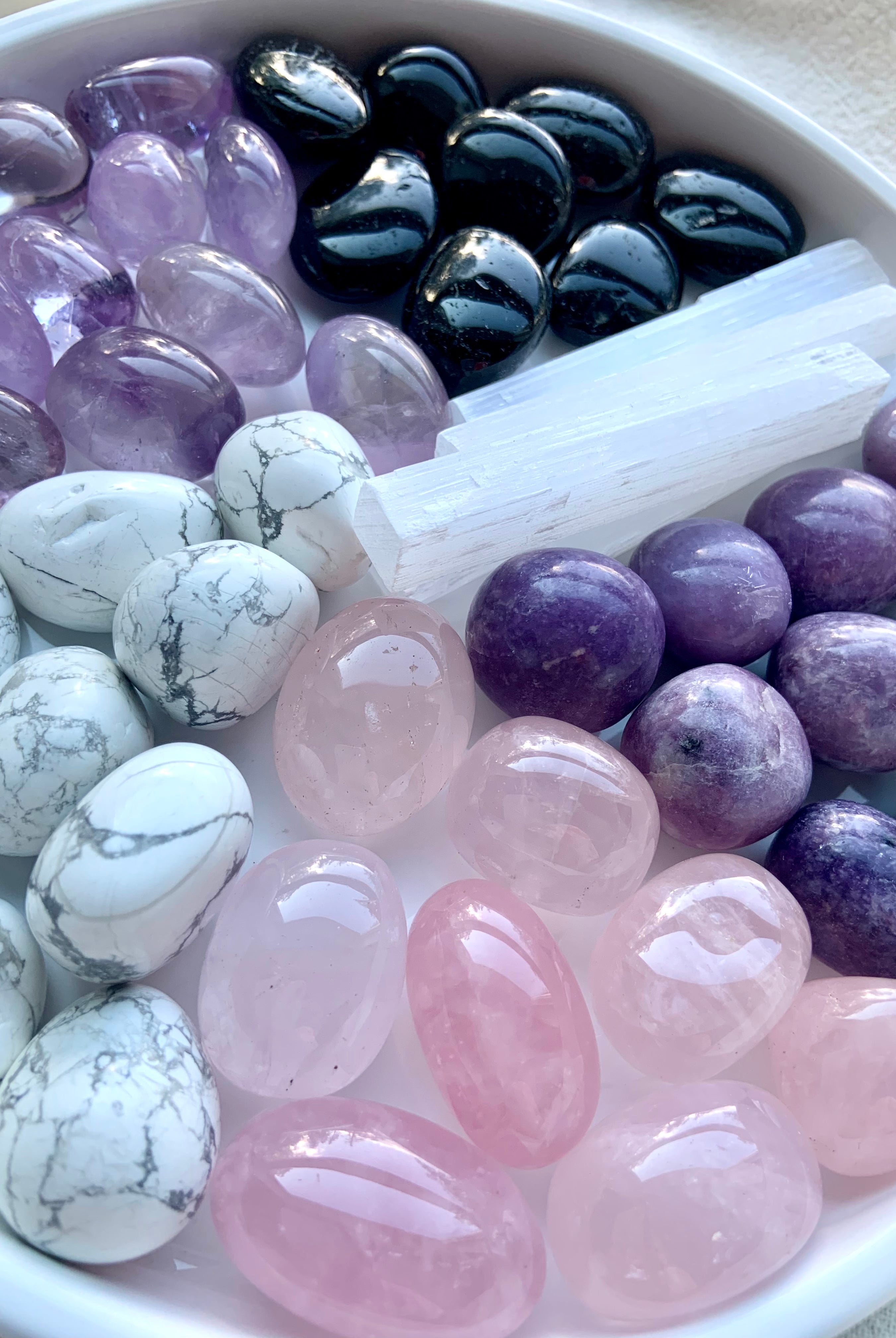 The soothing crystals inside the Sleep Crystal Set expertly chosen to help you relax at bedtime