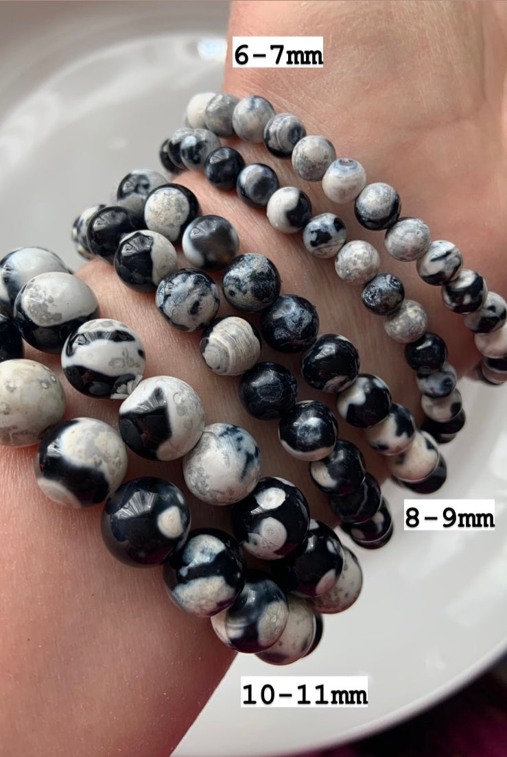 Closeup of six Orca Agate crystal bracelets labeled with bead sizes 10–11mm, 8–9mm, and 6–7mm for visual identification and variety
