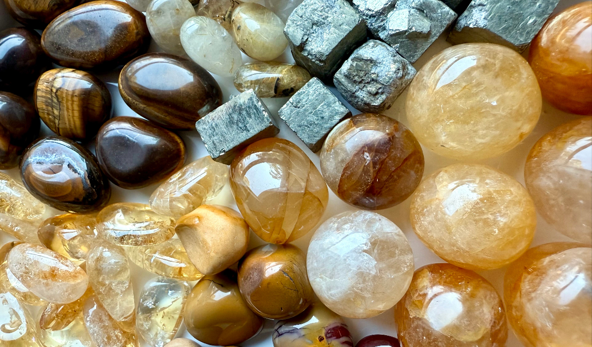 Abundance crystals with Citrine, Pyrite, Tiger’s Eye, Jade + prosperity gemstones for manifestation, confidence & success
