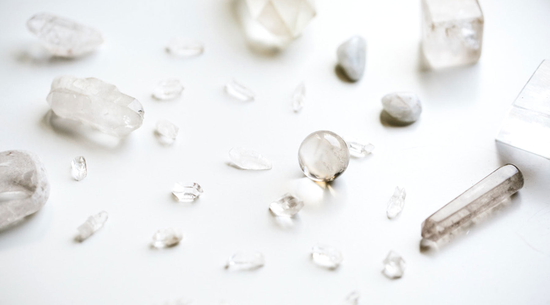 Crystal gift set with clear quartz sphere and polished stones – healing crystal set for meditation, rituals, and meaningful spiritual gifts