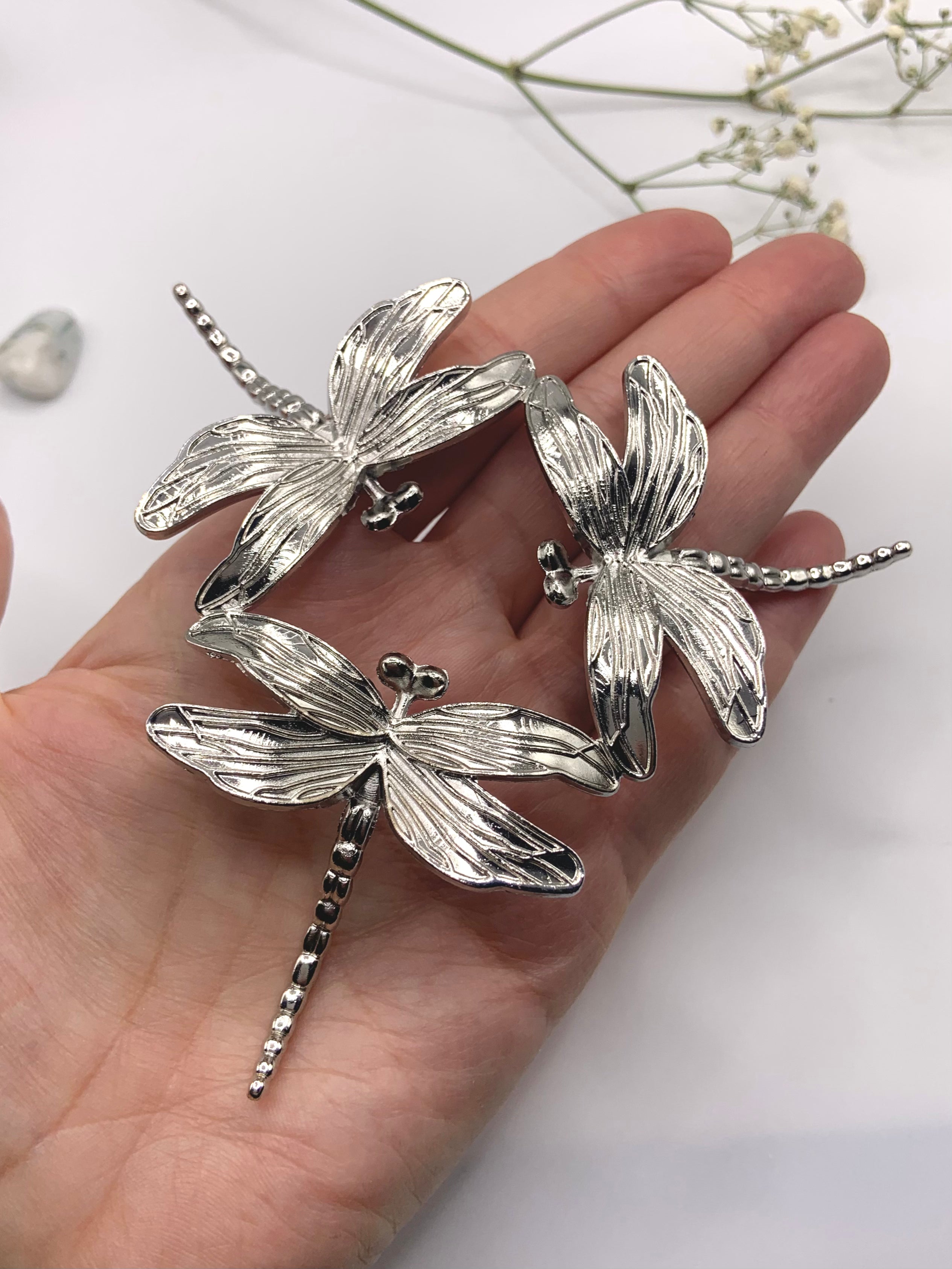 The larger sphere stand option shown on my hand for scale