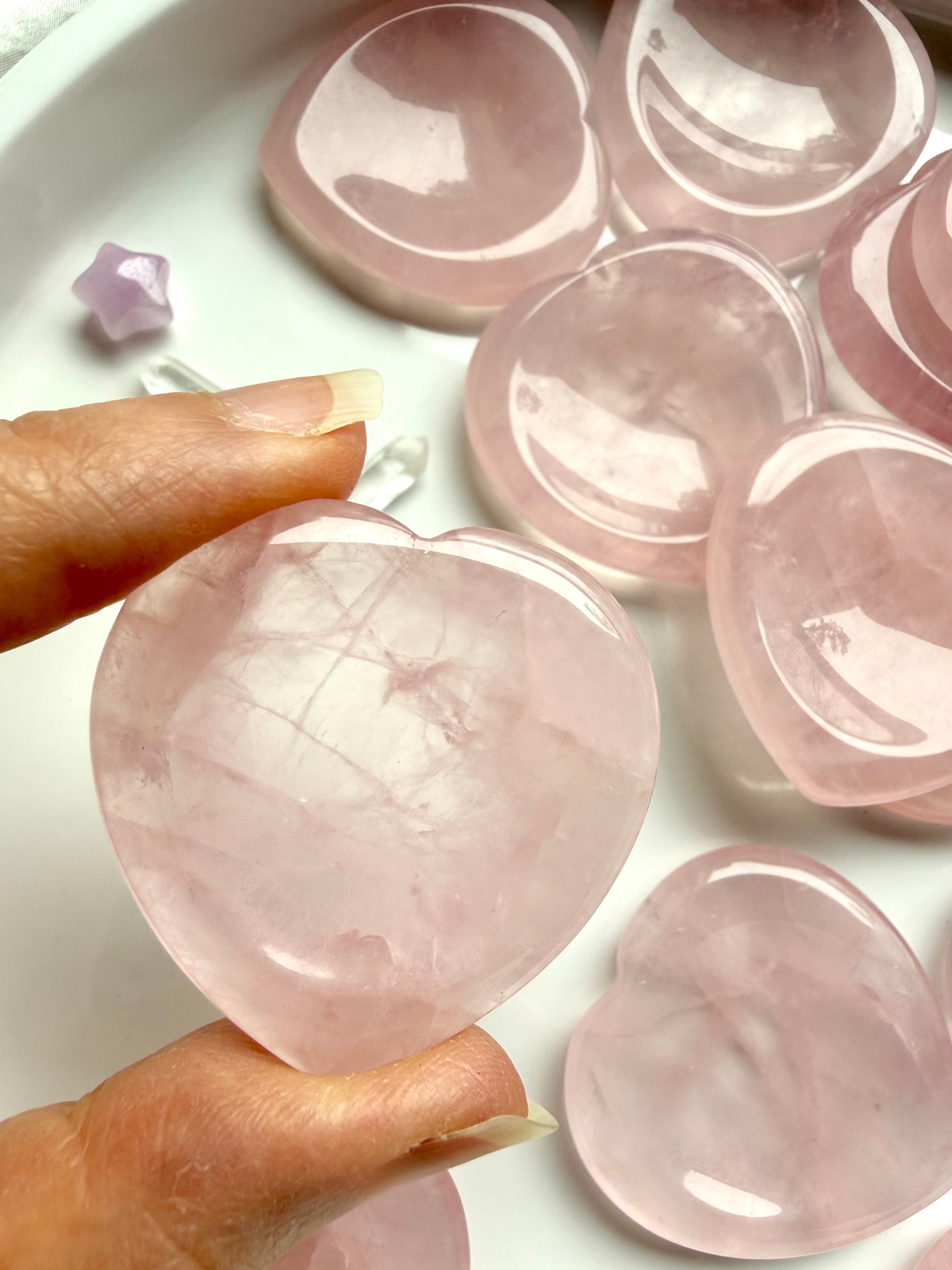 Rose quartz heart worry stone held in hand – polished heart-shaped crystal thumb stone for love and emotional healing