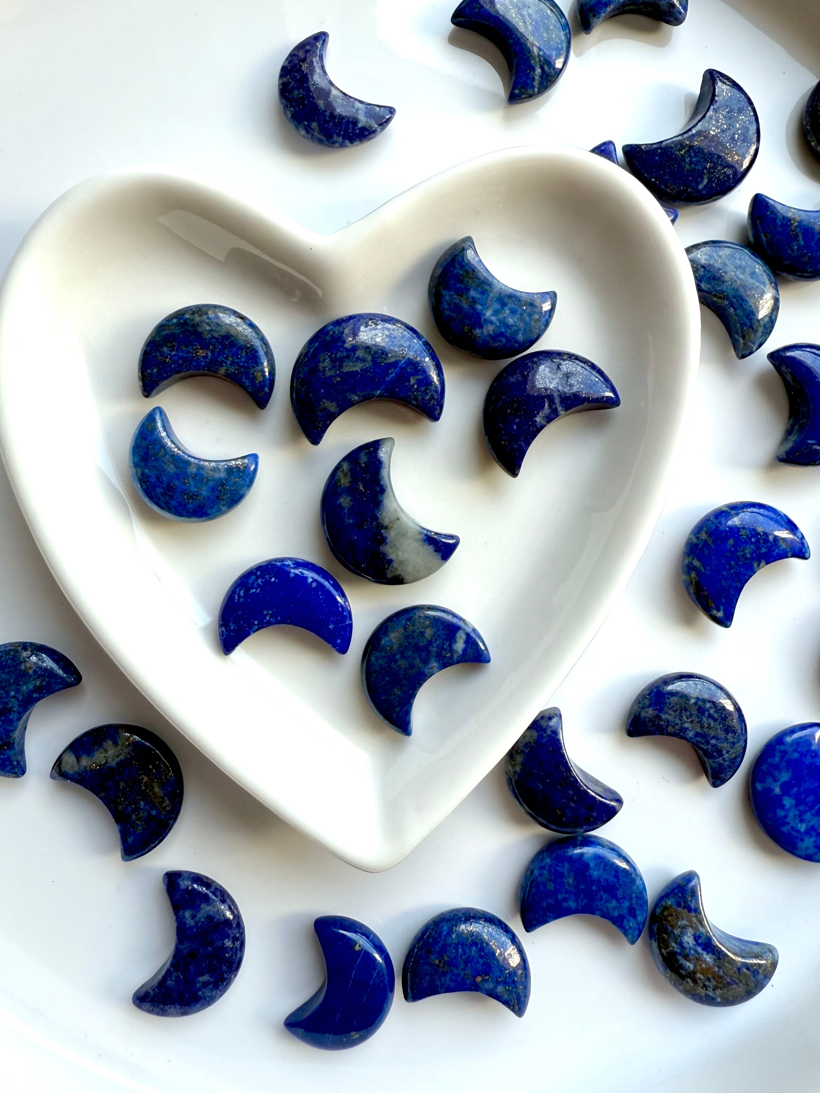 Lapis Lazuli mini moon carvings – crystal for intuition & spiritual clarity in a white heart bowl