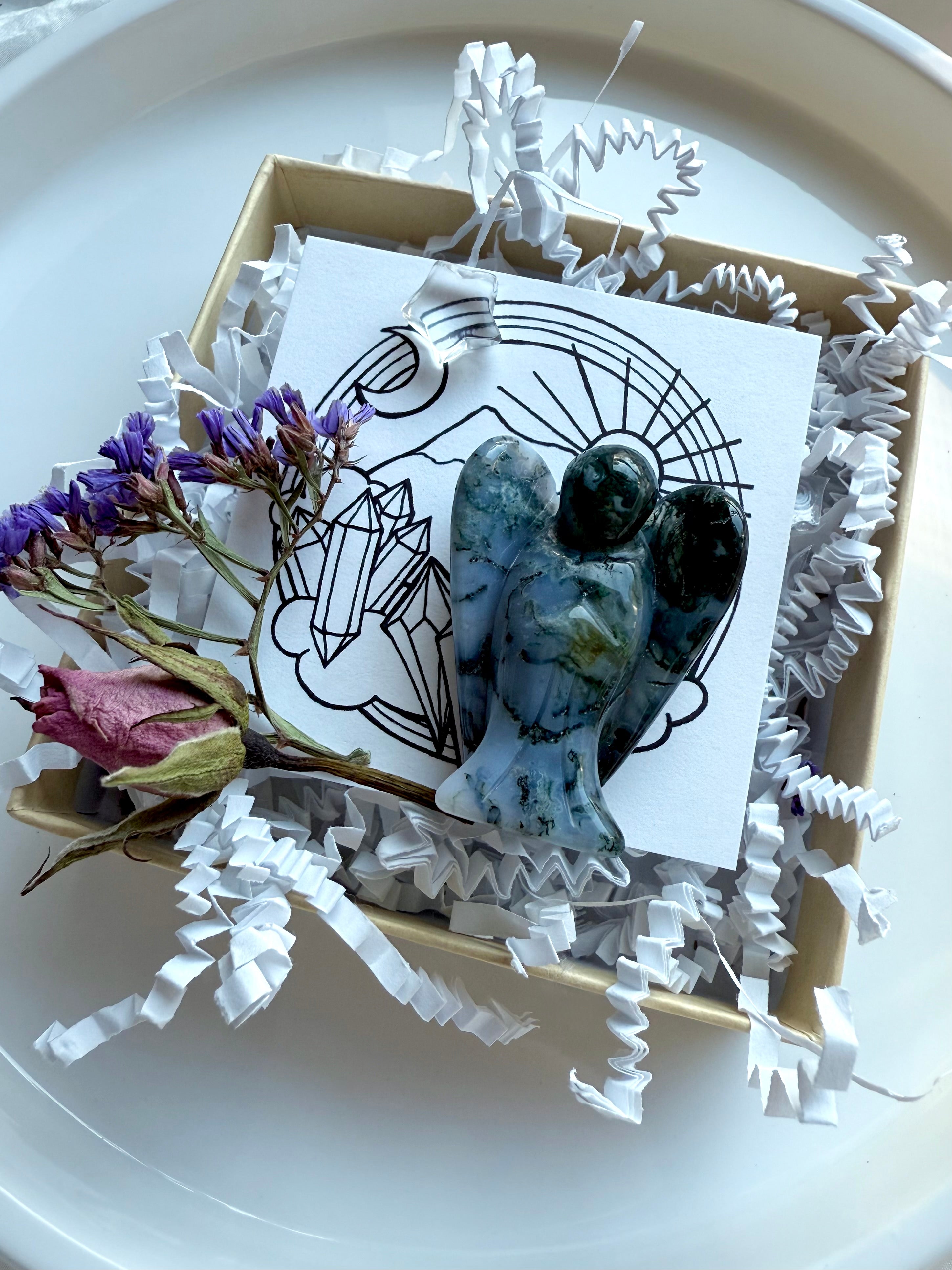 Healing Crystal Gift Set featuring Moss Agate Angel figurine, Clear Quartz star, and dried flower bouquet – altar décor and spiritual gift