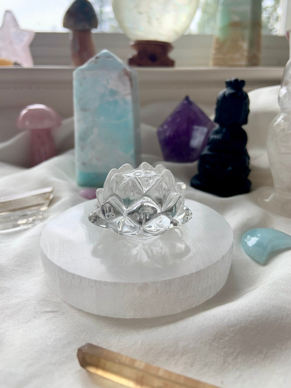Natural Fluorite Lotus Quartz Crystal Skull - Hand-Carved Healing Crystal (Random Color, Green/Purple)