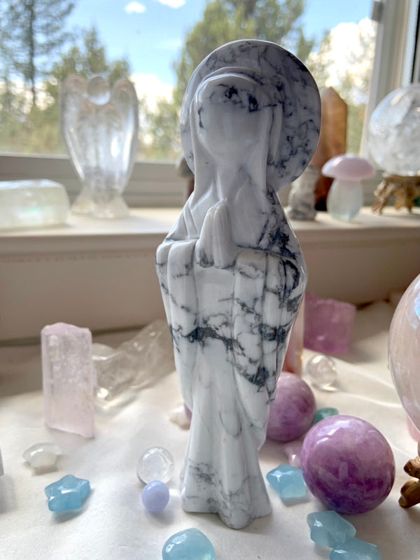 Howlite Mother Mary Carving